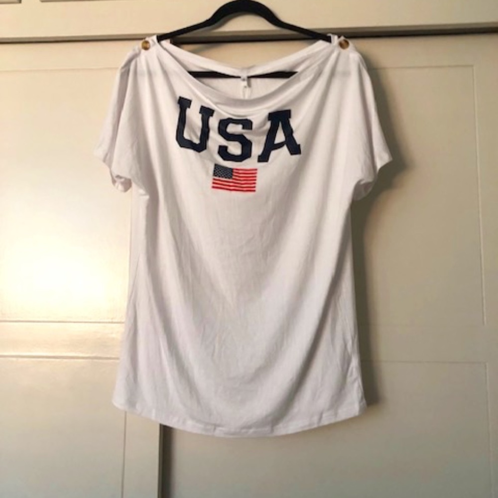 Super cute off the shoulder USA T-shirt white medium new with tags